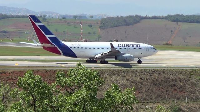 Ilyushin Il-96 (CUT1251) - Aeroporto Internacional Tancredo Neves