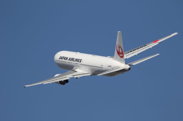 BOEING 767-300 (JA8988) - 26 March 2016: HKD-HND.