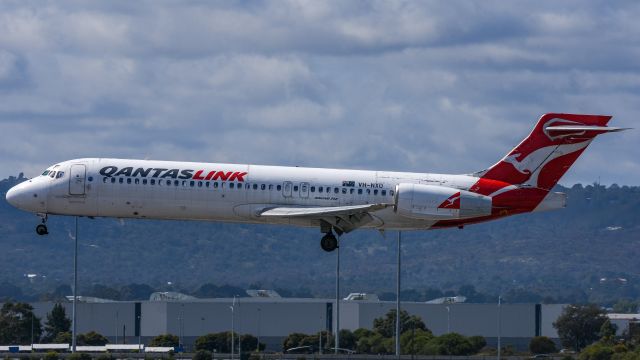 Boeing 717-200 (VH-NXO) - COULD DO WITH A REPAINT?