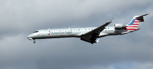 Canadair Regional Jet CRJ-900 (N562NN) - On short final is this 2014 American Airlines Eagle Embraer 145LR in the Autumn of 2022.