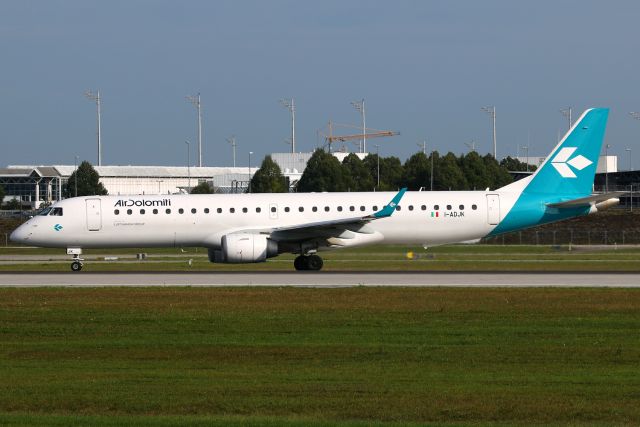 Embraer ERJ-190 (I-ADJK)