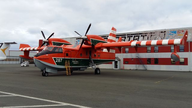 Canadair CL-415 SuperScooper (C-FNJC)