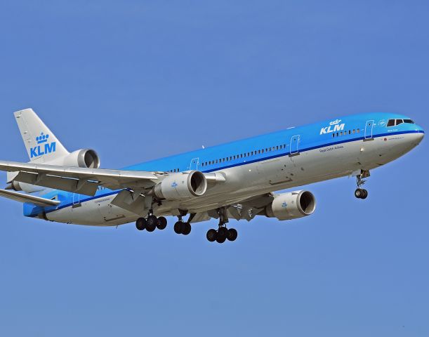 Boeing MD-11 —
