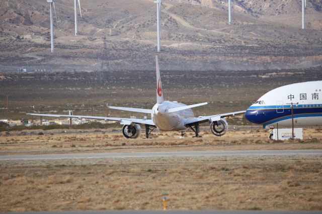 Boeing 777-200 — - Mojave Air and Space Port