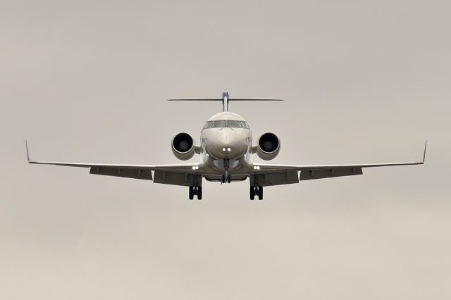 Canadair Regional Jet CRJ-200 — - 5-L 04-05-24