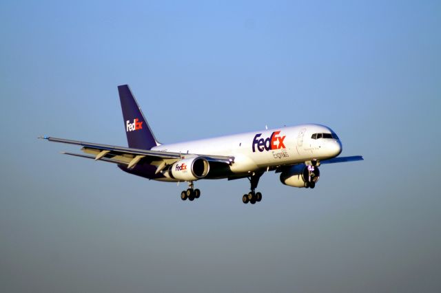 Boeing 757-200 (N921FD) - FedEx initiated service in FAR just this week.