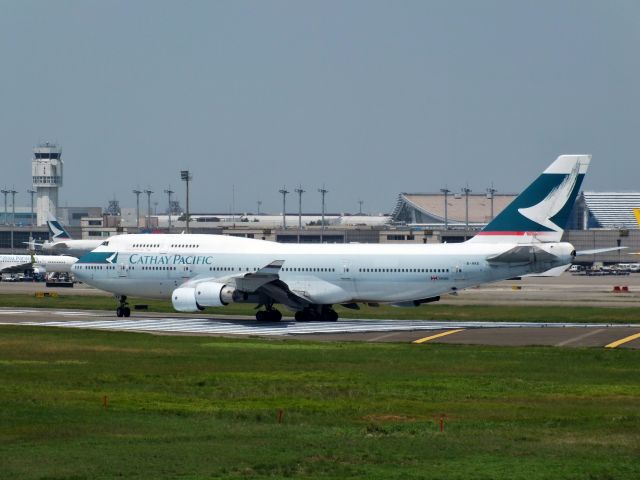 Boeing 747-400 (B-HKE)