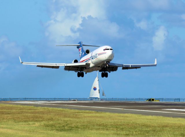 Boeing 727-100 (N598AJ)