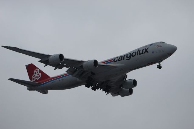 BOEING 747-8 (LX-VCN) - Cargolux 747-8F landing on runway 28C at Chicago O´hare from Anchorage