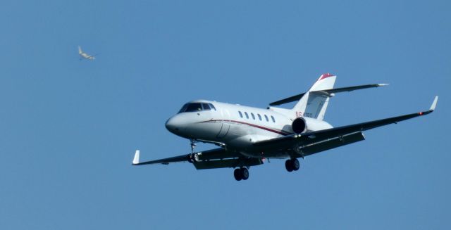 Hawker 800 (N641RP) - About to touch down is this 2007 Raytheon Hawker 850XP in the Summer of 2023. Also in the scene is a Spirit Airlines Airbus heading into KEWR.