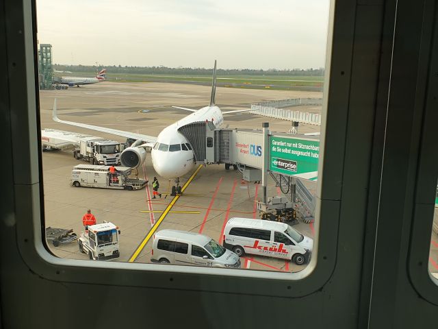 Airbus A320 — - View from Lufthansa lounge