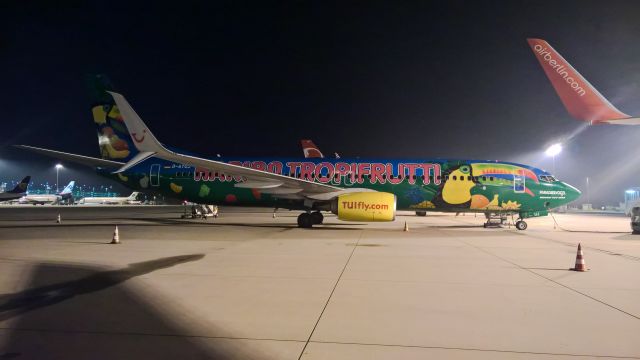 Boeing 737-800 (D-ATUJ)