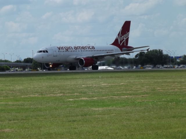 Airbus A318 (N522VA)