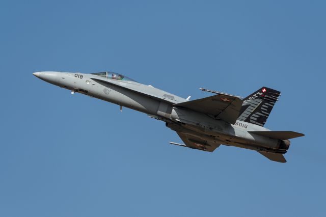 McDonnell Douglas FA-18 Hornet (J5018)