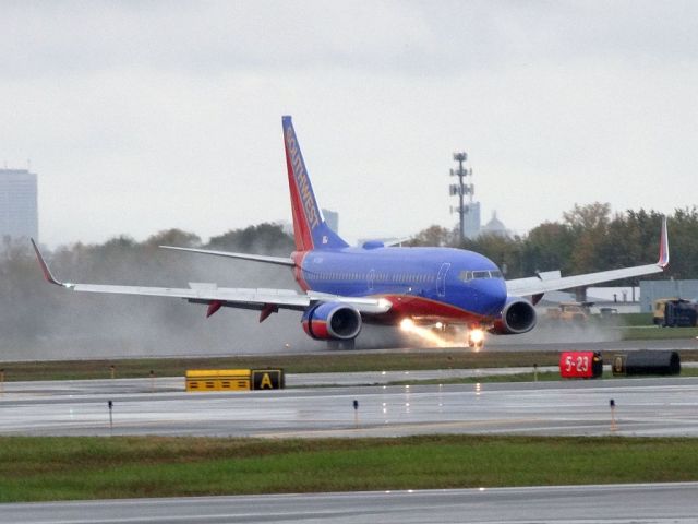 Boeing 737-700 (N7730A)