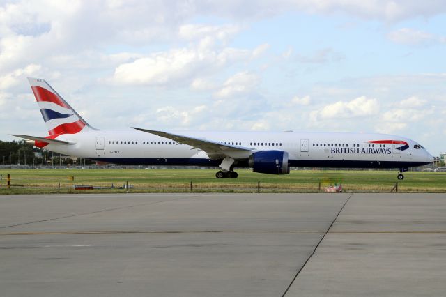 BOEING 787-10 Dreamliner (G-ZBLE) - Taxiing to depart rwy 27R on 9-Jul-23 operating flight BAW229 to KBWI.