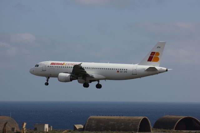 Airbus A320 (EC-JFH)