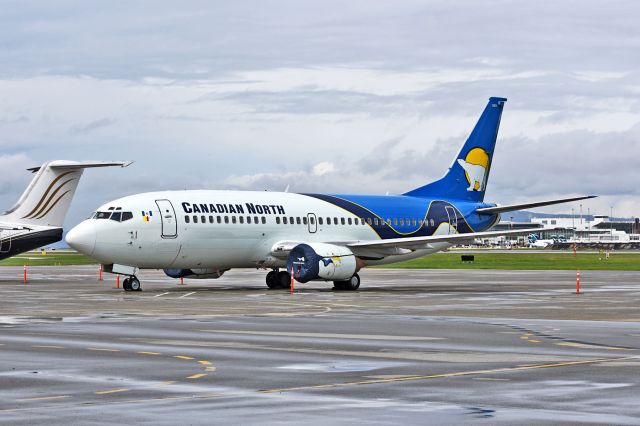 BOEING 737-300 (C-GCNK)