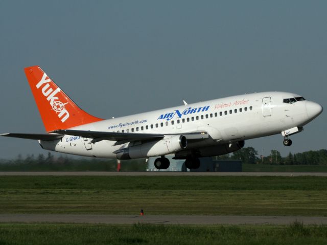 Boeing 737-200 (C-GNAU) - This old 737-200 Classic has just rotated and lifted off Rwy 16 heading to Yellowknife.