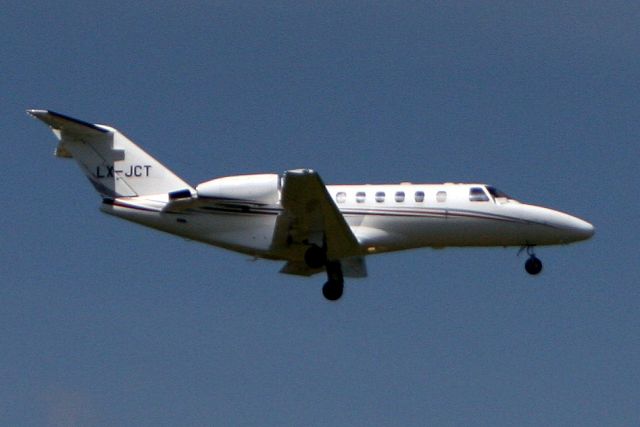 Cessna Citation CJ2+ (LX-JCT) - Global Jet Luxembourg Citation CJ2 on short finals for rwy 04 on 23-May-19 arriving from EBOS as SVW20JT.