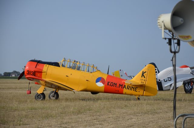 North American T-6 Texan (PH-TXN)