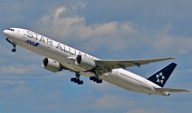 BOEING 777-300 (JA731A) - Star Alliance