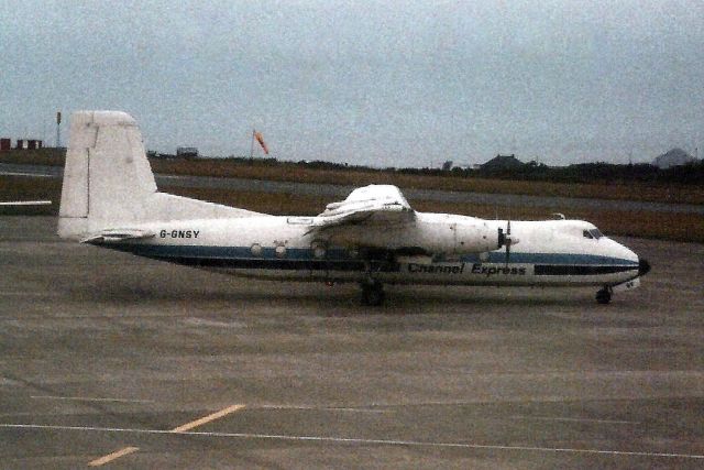 G-GNSY — - Taxiing to depart rwy 24 on 21-Jul-88.br /br /Registration cancelled 8-Apr-97.br /Broken up at EGHH.