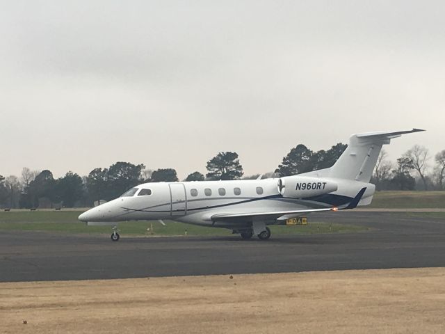 Embraer Phenom 300 (N960RT) - DOT Foods