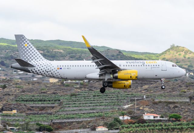 Airbus A320 (EC-MES)