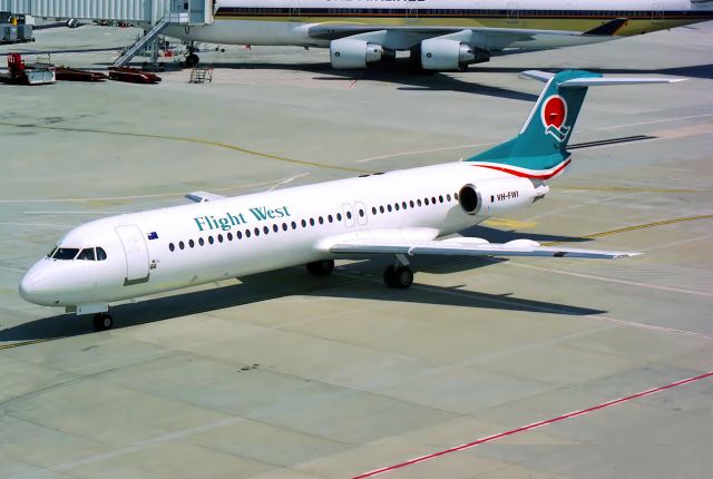 Fokker 100 (VH-FWI)