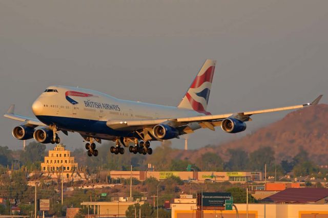 Boeing 747-400 (G-CIVA) - 747-436 G-CIVA making the last landing of a British Airways 747 at Phoenix Sky Harbor on October 26. 2019.