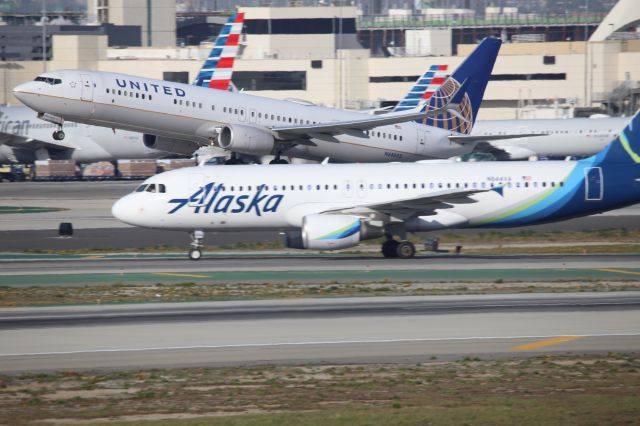 Boeing 737-900 (N68823)