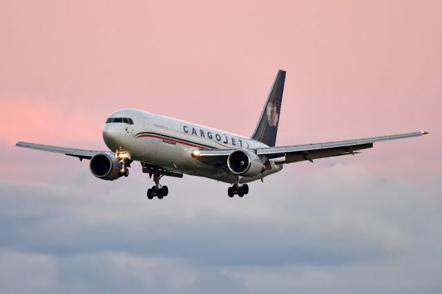 BOEING 767-300 (C-FMIJ)