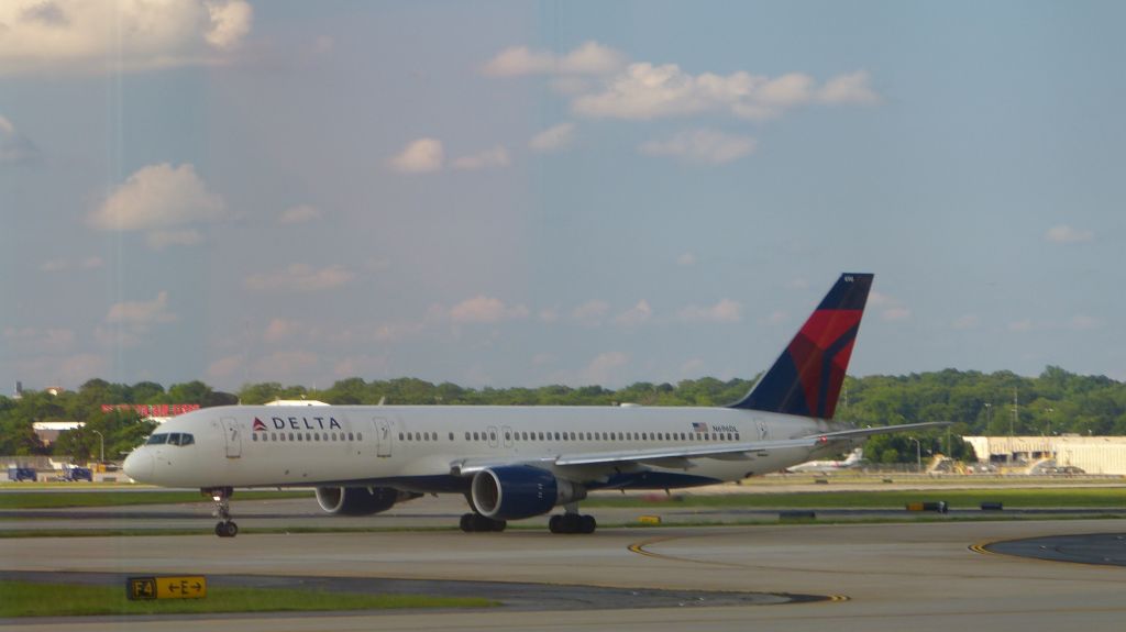 Boeing 757-200 (N696DL) - Departing to San Antonio, TXbr /Del to DAL in 1999br /Del to Song in 2003br /Del to DAL again in 2006