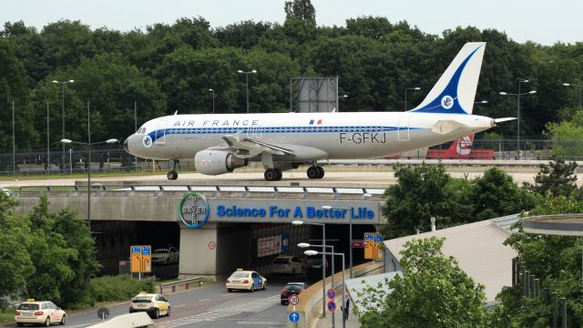 Airbus A320 (F-GFKJ)