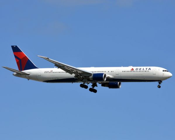 BOEING 767-400 (N828MH) - Delta 59 Heavy from London heathrow 