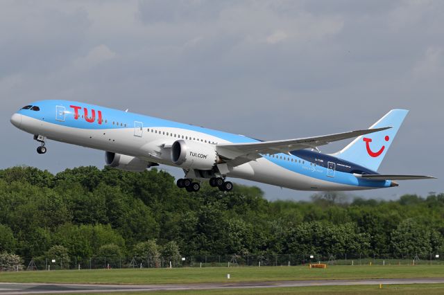 Boeing 787-9 Dreamliner (G-TUIK) - TOM2700 departing to Larnaca and Thomson/Tuis latest aircraft operates the service.