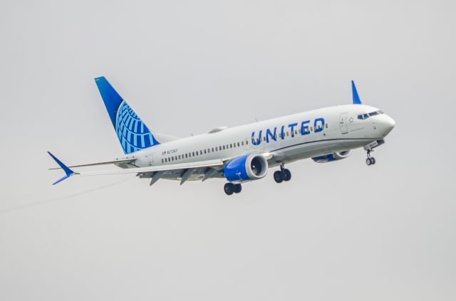 Boeing 737-800 (N27264)