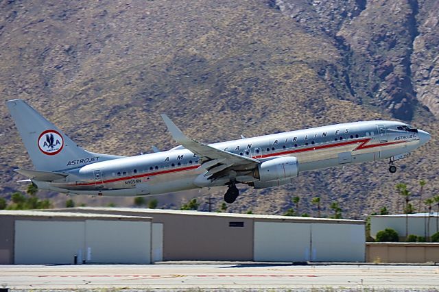 Boeing 737-700 (N905NN)