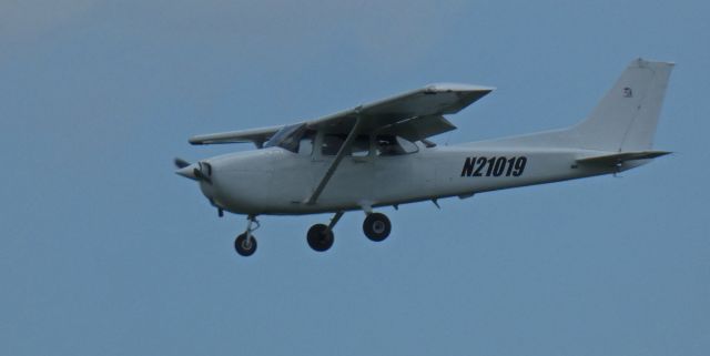 Cessna Skyhawk (N21019) - About to touch down is this 2004 Cessna 172S Skyhawk SP in the Summer of 2025.
