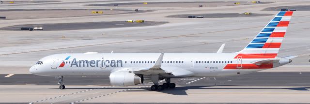 Boeing 757-200 (N201UU) - phoenix sky harbor international airport AA854 07MAR20