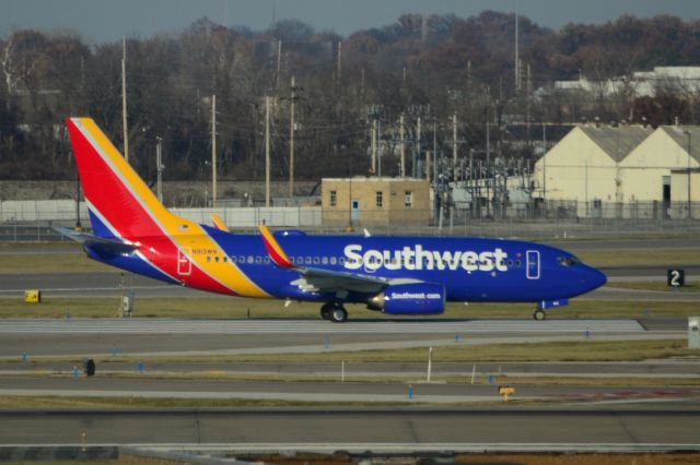 Boeing 737-700 (N913WN) - SOUTHWEST 737-700 departs STL from 12L. (New Livery!)  (#N913WN)