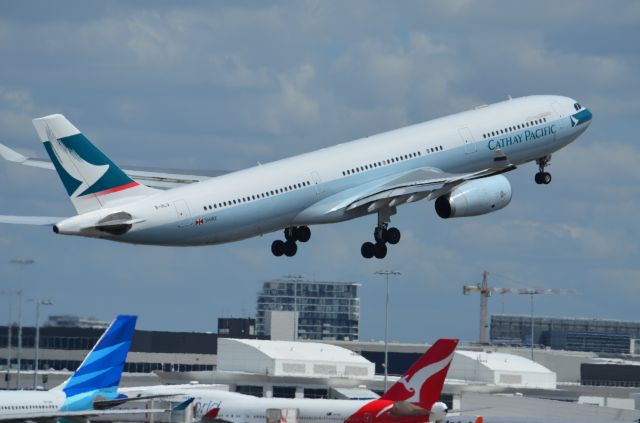 Airbus A330-300 (B-HLQ) - Takeoff