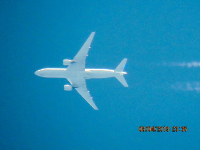 Boeing 777-200 (N211UA)
