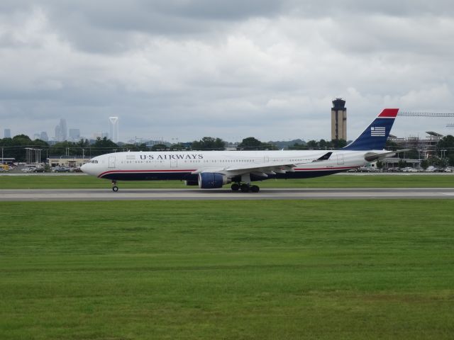 Airbus A330-300 (N273AY)