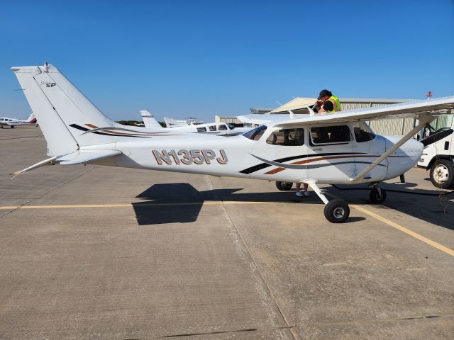 Cessna Skyhawk (N135PJ)