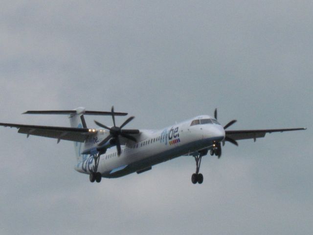 de Havilland Dash 8-400 (G-ECOJ)