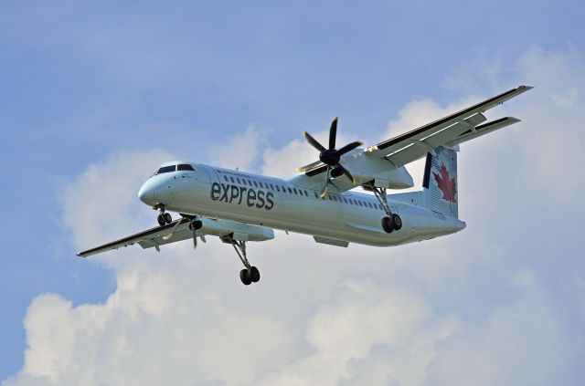 de Havilland Dash 8-400 (C-FSRY)