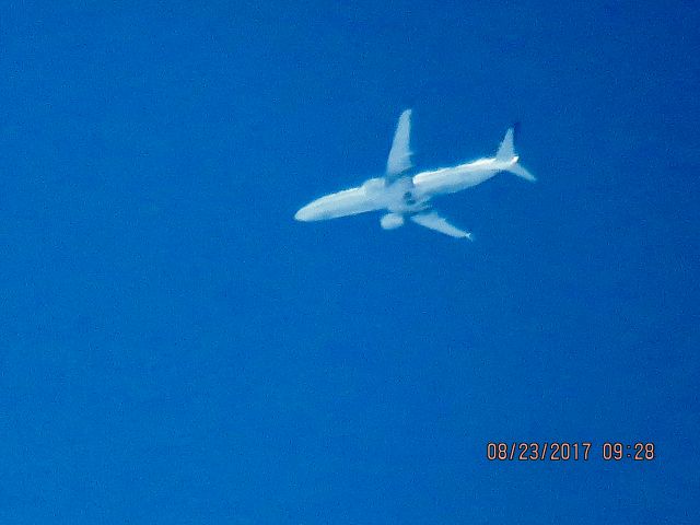Boeing 737-800 (N33289)