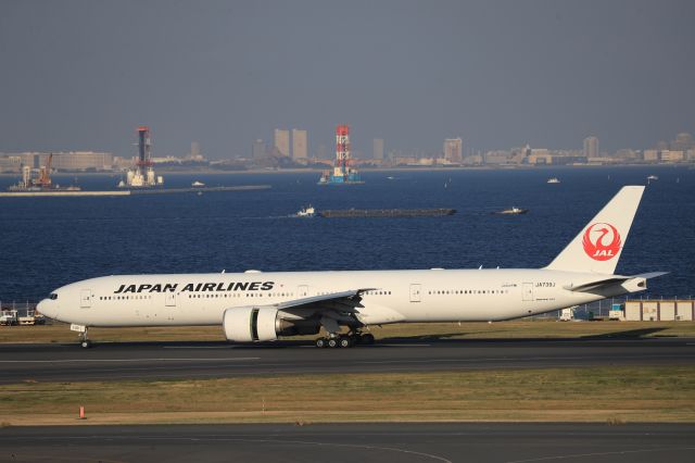 BOEING 777-300ER (JA739J) - November 17th 2018:CDG-HND.